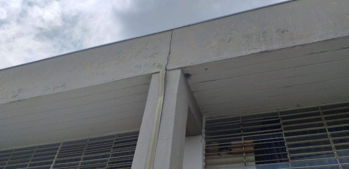 Pais-denunciam-rachaduras-0