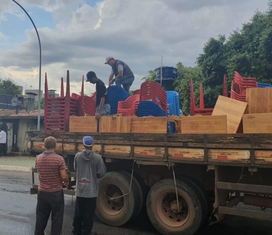 DF legal apreende mesas e cadeiras do Quiosque Universidade da Cerveja No Cruzeiro.