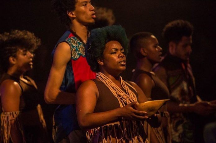 Pele-negra-mC3A1scaras-brancas