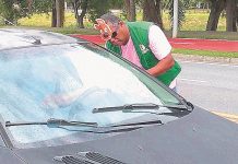 Blitz conscientiza sobre posse responsável de animais