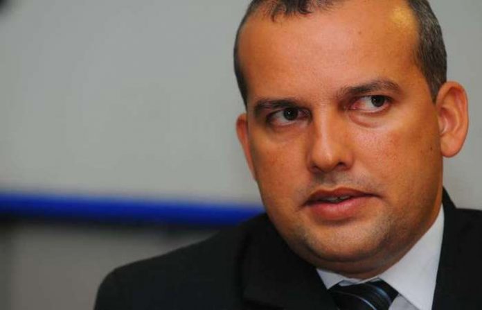 EurC3ADpedes-JC3BAnior