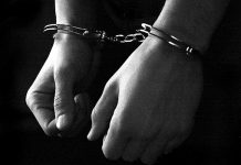 Brasileiros Deportados do Estados Unidos viajaram com mãos e pês algemados
