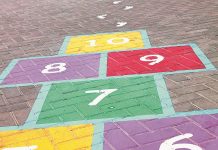 Brincadeiras de antigamente são destaque em espaço infantil