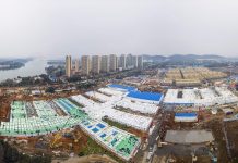 China inaugura Hospital que foi construído em 10 dias com mil leitos