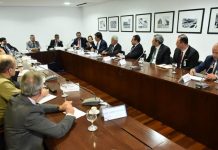 Ministros se reúnem para discutir ações de combate ao novo coronavírus