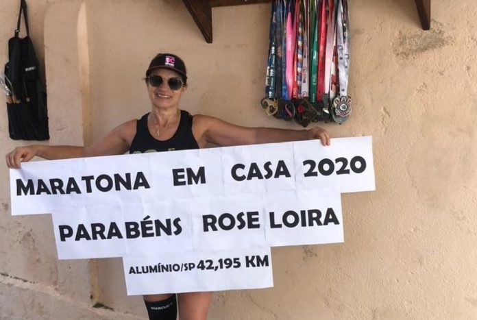 Professora-corre-maratona-em-casa