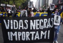 Pura contradição: em ato pró-democracia, manifestantes pregam “ditadura proletária”