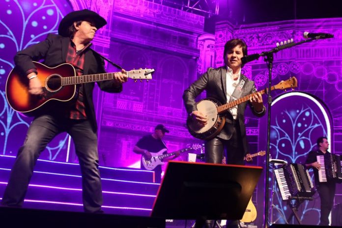 agnews_foto_chitaozinho_xororo_e_bruno_marrone_fazem_show_da_turne_classico_sp_20170725_1653_g-1