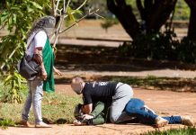 Fotos: manifestante é agredido e imobilizado por bolsonaristas em ato no DF