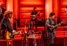 Veja onde assistir e como será a live com show de Durval Lelys