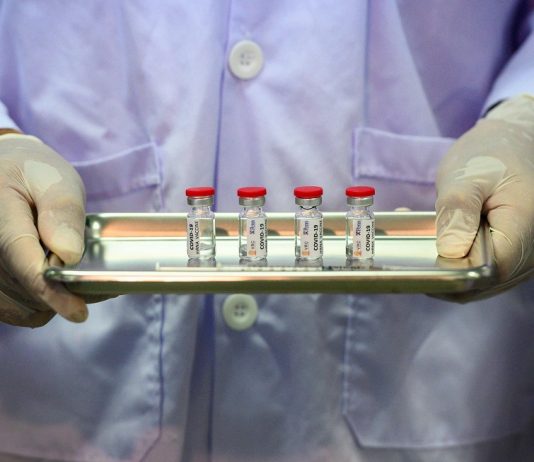 Covid-19: Reino Unido começa a vacinar população na próxima semana