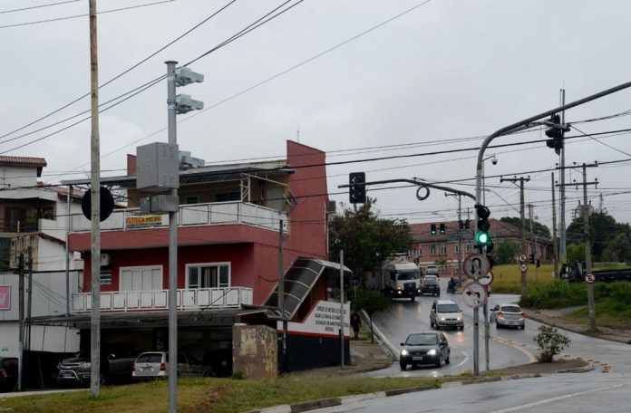 Cidade-voltara-a-ter-radares-semaforicos-em-15-cruzamentos