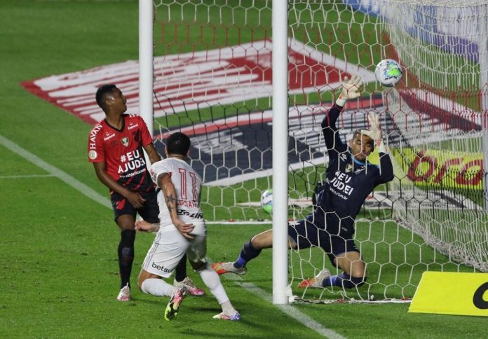 Luciano-resolve-no-2o-tempo-e-Sao-Paulo-vence