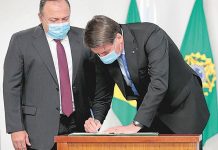 Bolsonaro assina MP que libera R$ 2 bilhões para desenvolver vacina