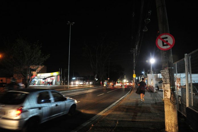 Trecho-da-av.-Itavuvu-esta-sem-iluminacao