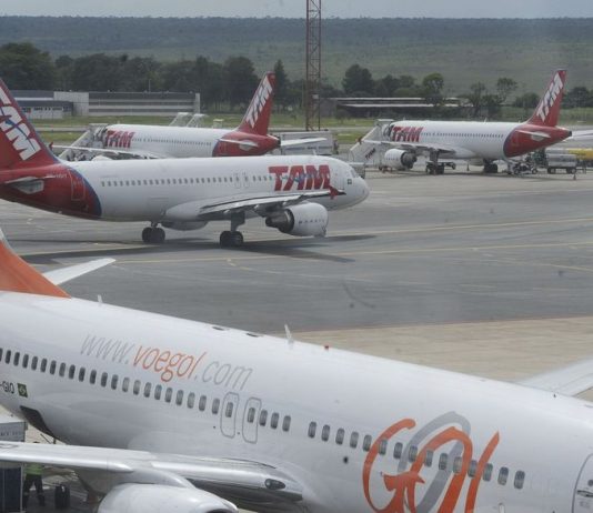 Brincadeira perigosa: mulher é presa  no Aeroporto de Brasília após afirmar que levava bomba