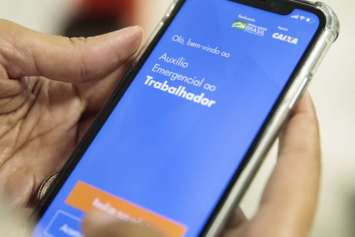 Governo-desiste-de-dividir-4C2AA-e-5C2AA-parcelas-do-auxC3ADlio-