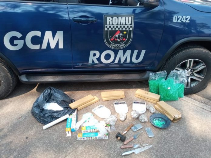 noticias.sorocaba.sp_.gov_.br-romu-prende-jovem-com-quase-10kg-de-drogas-no-parque-sao-bento-whatsapp-image-2020-10-04-at-17.40.25-871x653