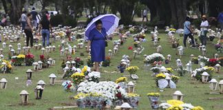 Filho morre ao cair dentro do túmulo do próprio pai em cemitério no ES