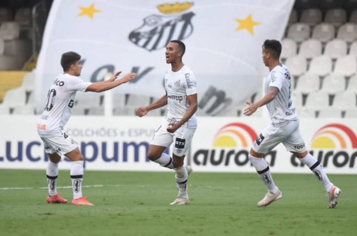 Jogadores-do-Santos-FC-em-partida-contra-Sao-Bento
