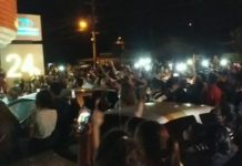 Multidão vai a cortejo de pastor que anunciou sua ressurreição