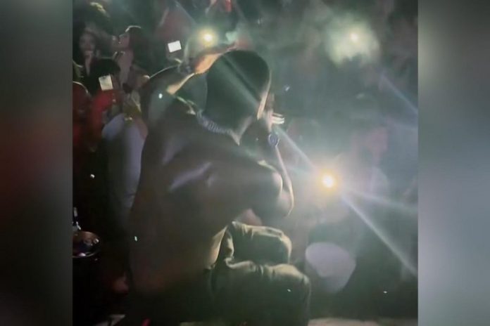 Nego-do-Borel-agradece-show-na-Barra-com-aglomeracao-1024x683