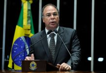 Bolsonaro só deve definir novo líder do governo no Senado em 2022
