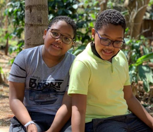 Falta de monitores ameaça aprendizado de alunos com deficiência no DF