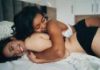 Gozada romântica: 3 motivos para fazer sexo de conchinha