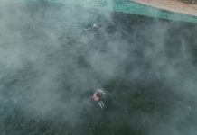 Banhistas nadam nas piscinas da Água Mineral, no dia mais frio da história do DF