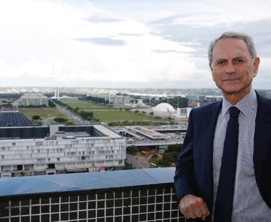 Paulo Octávio vem sendo disputado para compor alianças politicas