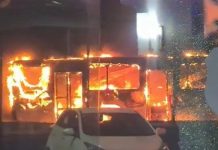 Guerra em Brasília Vândalos queimaram pelo menos cinco ônibus em Brasília