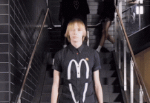 Marca finlandesa usa uniformes antigos do McDonald’s em nova coleção