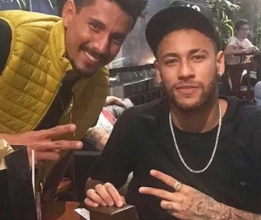 De Paris, Neymar depõe à Polícia do DF, mas depoimento segue em sigilo