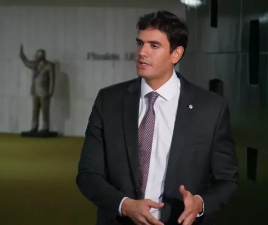 Câmara dos Deputados aprova projeto do Arcabouço Fiscal, isentando Fundo Constitucional e Fundeb de limites de gastos