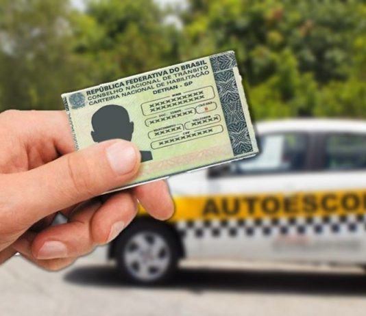 Após reprovar mais de 5 vezes em prova do Detran, homem se revolta e sai na mão com instrutor veja o vídeo