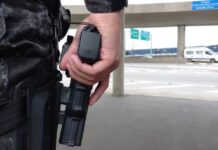 Vergonha: PMs são presos por furtar celulares de torcedor durante abordagem policial