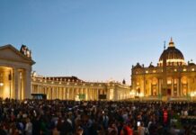 Quase 50.000 fiéis visitam o velório do papa Francisco