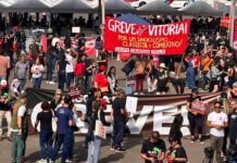 Após nova assembleia, professores da rede pública decidem continuar de greve