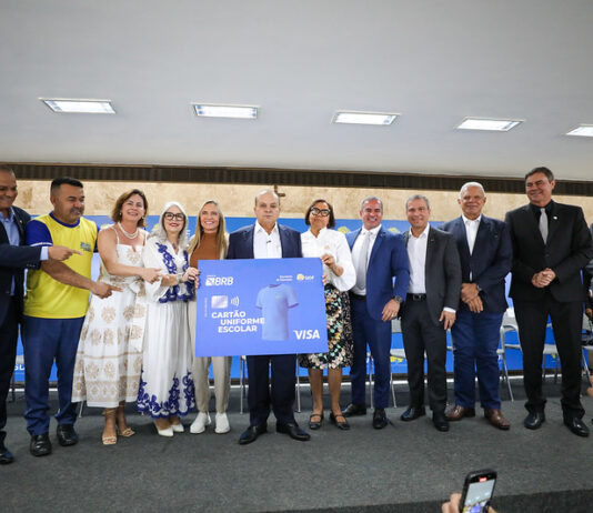 GDF – Ibaneis Rocha sanciona lei que cria o Cartão Uniforme Escolar no DF