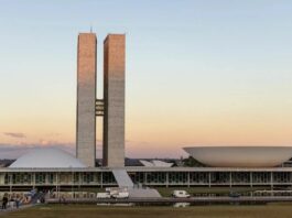 Princípio de incêndio atinge Câmara dos Deputados neste sábado (25/10)