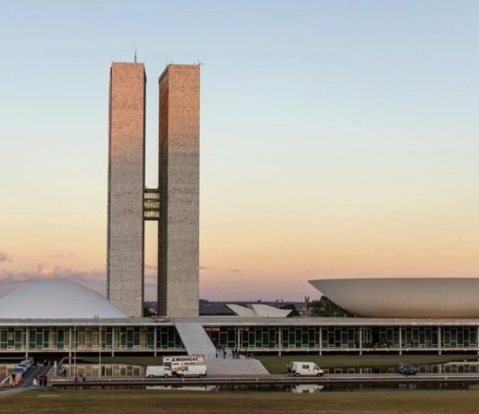 Princípio de incêndio atinge Câmara dos Deputados neste sábado (25/10)