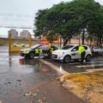 Sem noção: homem vai dirigindo para fazer prova do Detran-DF sem ter carteira e acaba multado