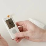 Dia Mundial da Diabetes (14/11): entenda como a doença pode afetar a saúde bucal e até a estética do sorriso