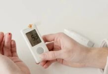 Dia Mundial da Diabetes (14/11): entenda como a doença pode afetar a saúde bucal e até a estética do sorriso