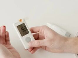 Dia Mundial da Diabetes (14/11): entenda como a doença pode afetar a saúde bucal e até a estética do sorriso