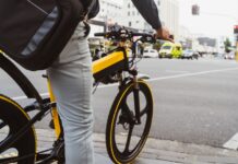 Carros elétricos vivem boom no Brasil — a próxima onda é sobre duas rodas